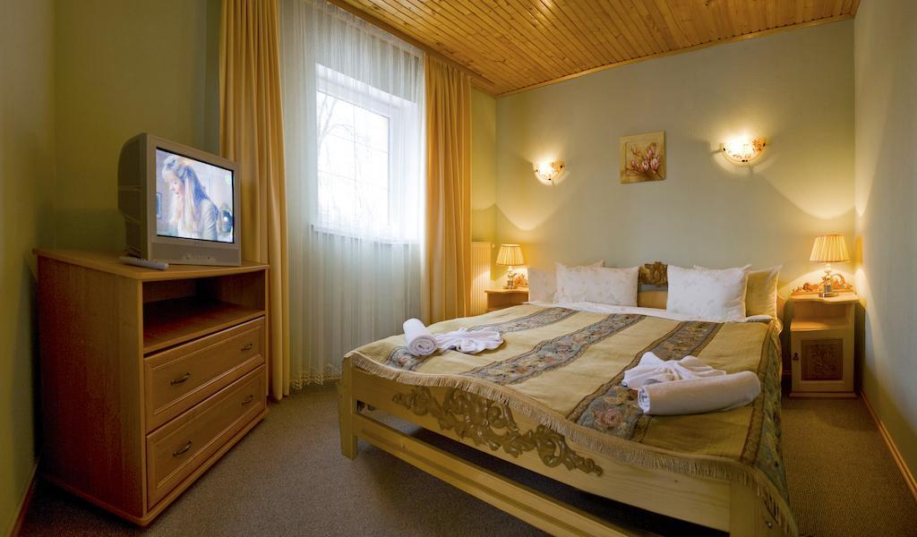 Oberig Hotel Morshyn Værelse billede